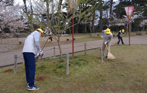 城山清掃活動の様子